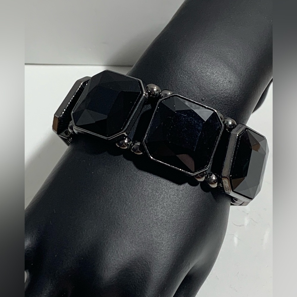 Black beaded stretchy bracelet